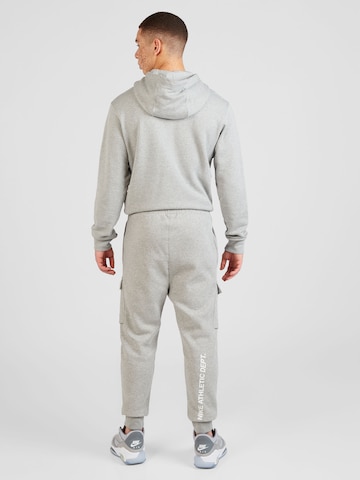 Nike Sportswear Tapered Cargobyxa i grå