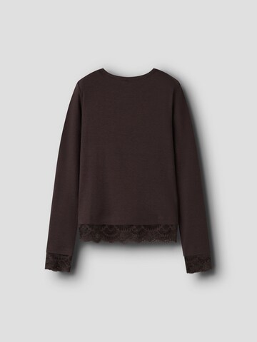NAME IT - Camiseta en marrón