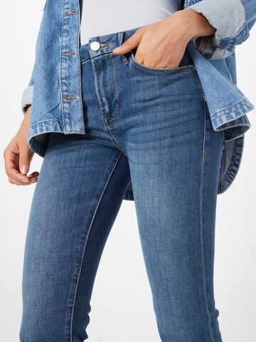 FRAME Bootcut Jeans in Blau