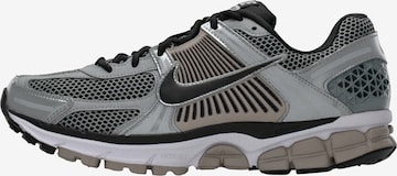 Nike Sportswear - Sapatilhas baixas 'ZOOM VOMERO 5' em prata: frente