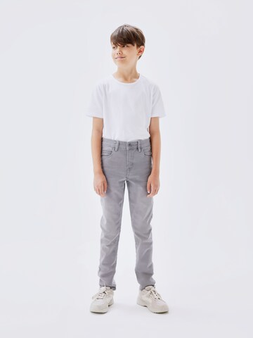 NAME IT Slimfit Jeans 'Silas' i grå: framsida