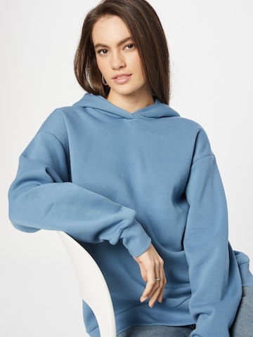 Gina Tricot Sweatshirt 'Pella' in Blue