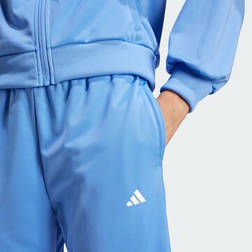 ADIDAS SPORTSWEAR Trainingspak 'Essentials Feel Cozy' in Blauw
