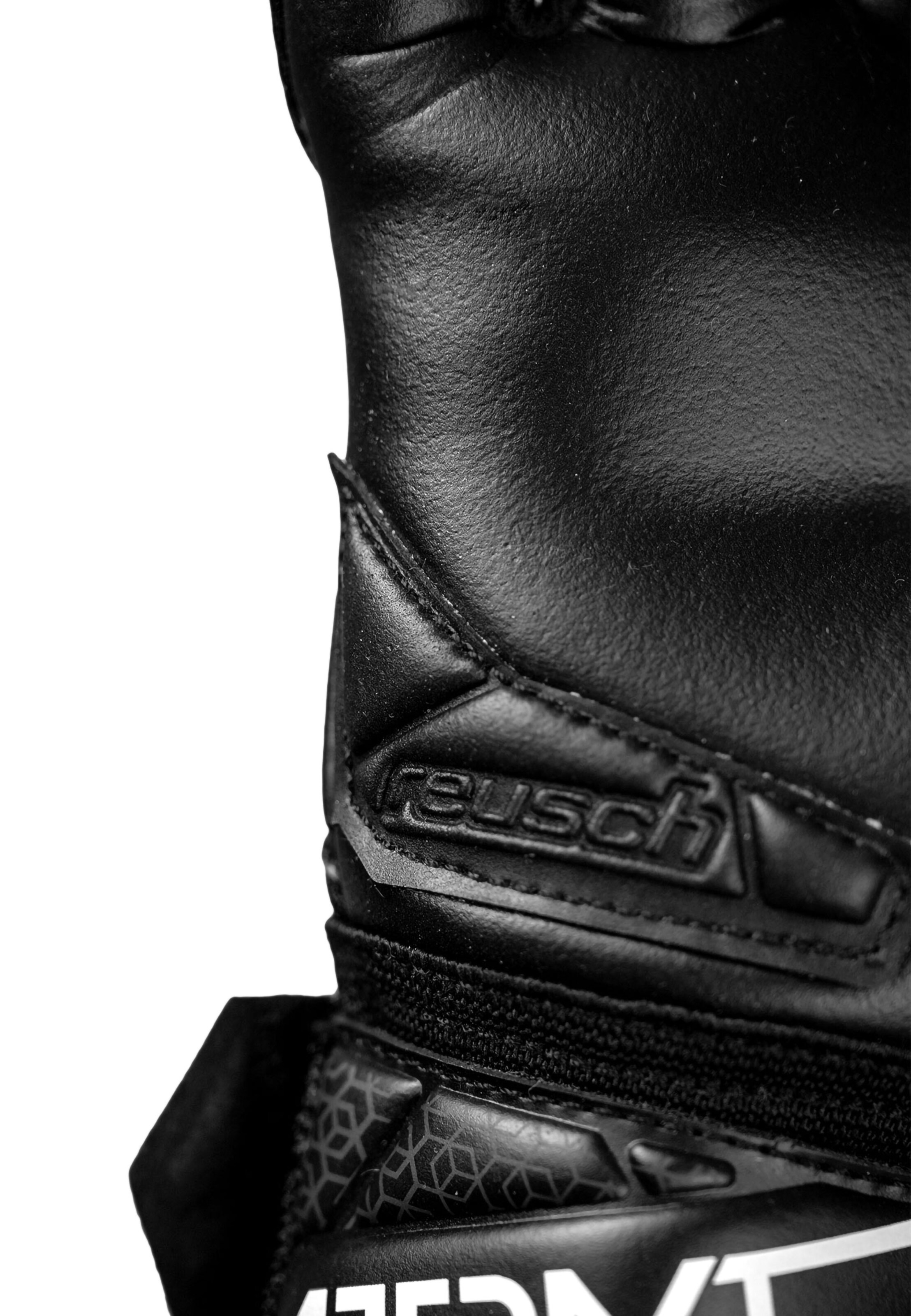 REUSCH Sports gloves 'Attrakt Infinity NC Junior' in Black