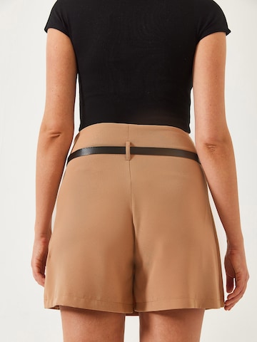 Completo pantalone di Bianco Lucci in marrone