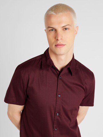 BURTON MENSWEAR LONDON - Ajuste regular Camisa en rojo