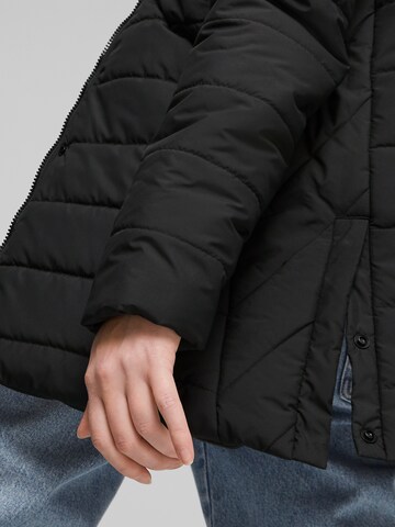 PUMA Sportjacke in Schwarz