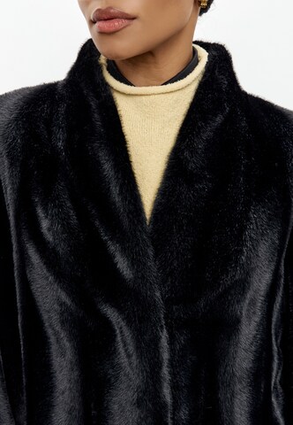CESARE GASPARI Mantel in Schwarz