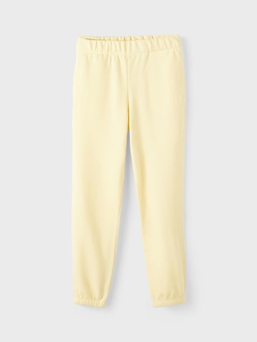 NAME IT - Tapered Pantalón 'Tulena' en amarillo