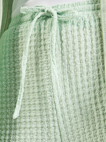 VILA Regular Pants 'VIBOTTA' in Green