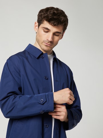 Manteau mi-saison 'Gregor' ABOUT YOU x Kevin Trapp en bleu