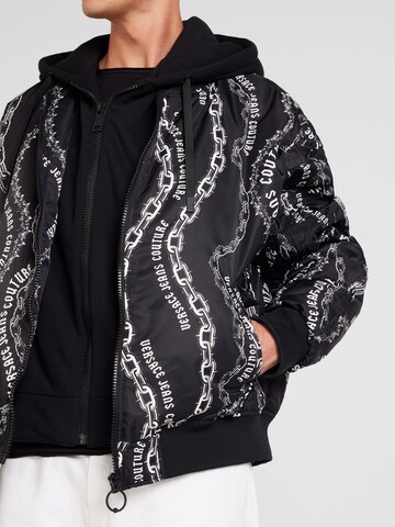 Geacă de primăvară-toamnă de la Versace Jeans Couture pe negru
