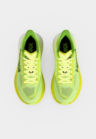Chaussure de course 'Mach 7' HOKA en jaune