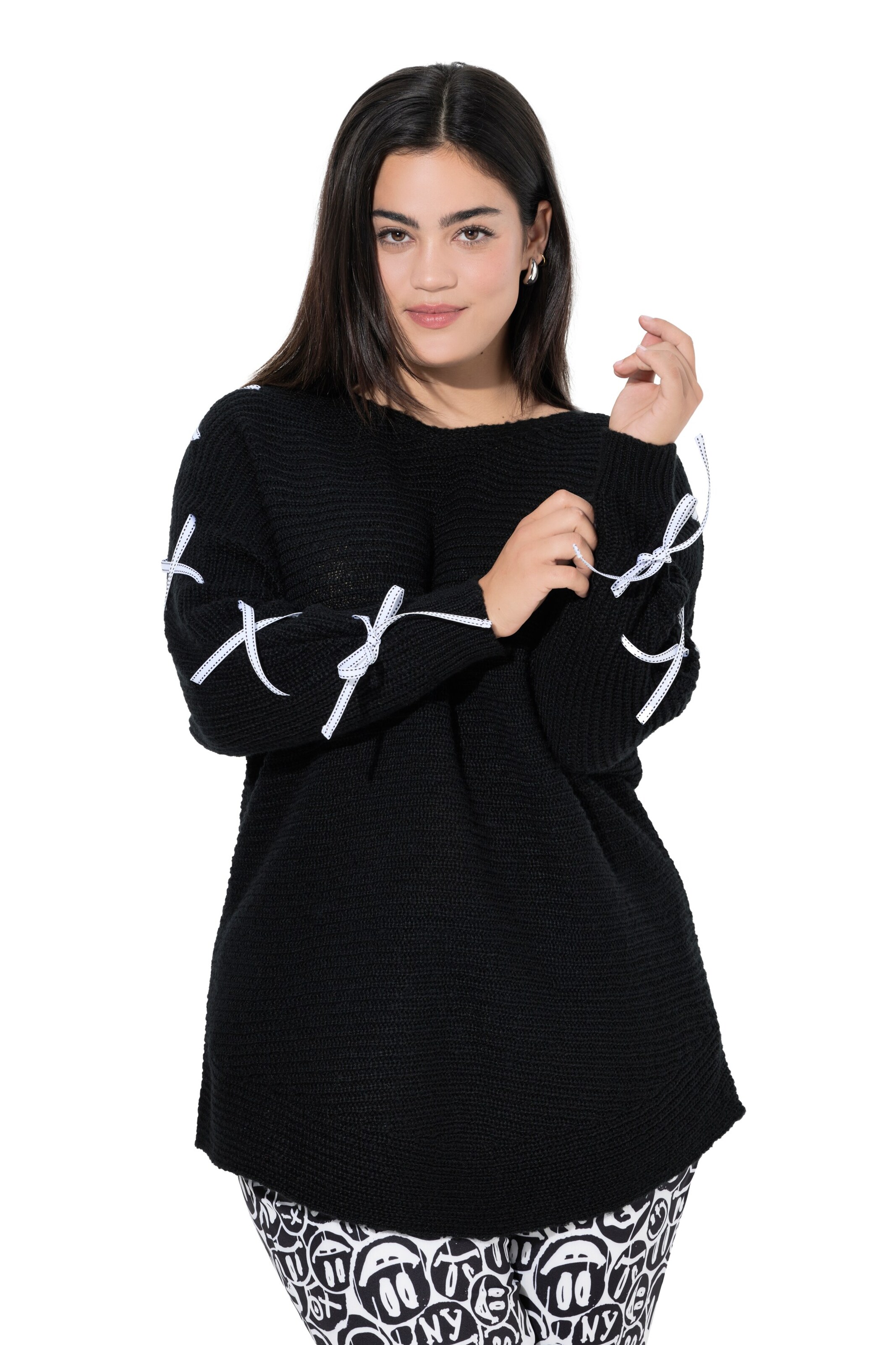 Angel of Style Sweater in Black: front