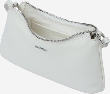 Calvin Klein Чанта с презрамки 'Emma' в бяло