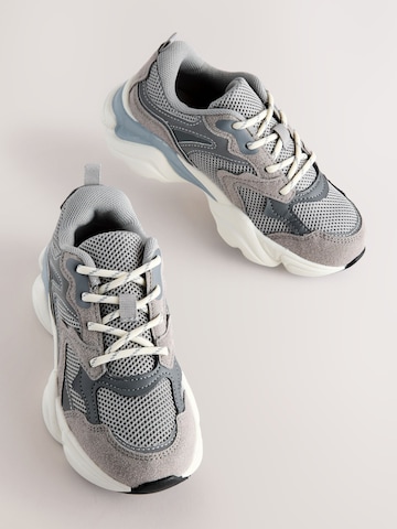 Sneaker de la Next pe gri