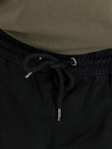ALPHA INDUSTRIES Tapered Cargohose 'Division Pant'‌‌‌‌ in Schwarz