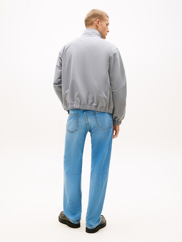 Tommy Jeans Tussenjas 'ESSENTIAL' in Grijs