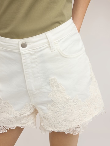 regular Pantaloni di MOTIVI in bianco