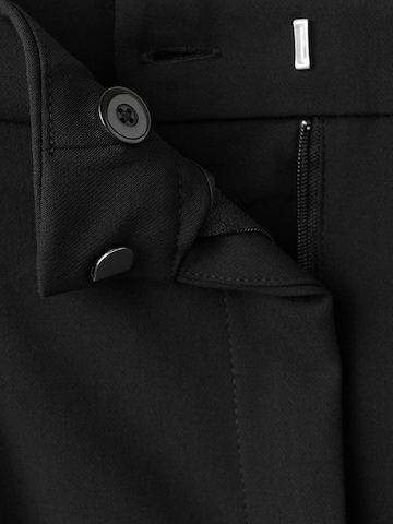 MANGO Regular Laskoshousut värissä musta