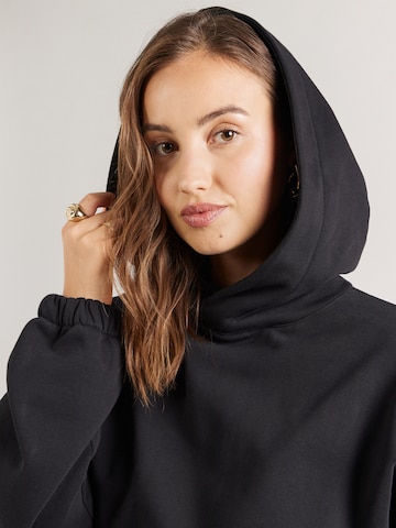 Tatiana Zidekova - Sudadera en negro