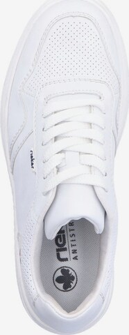 Baskets basses 'M7811' Rieker en blanc