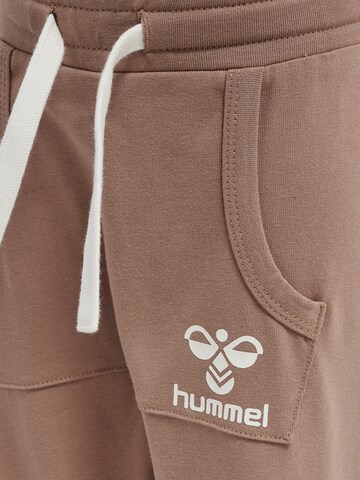 Hummel Tapered Broek in Bruin