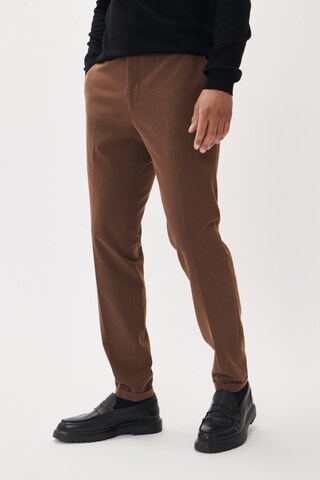 Matinique Slim fit Trousers 'Liam' in Brown: front