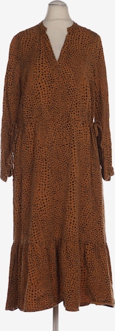 LOVJOI Dress in XS in Brown: front