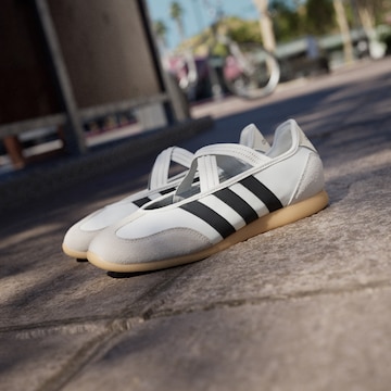 ADIDAS SPORTSWEAR - Sapatilhas baixas 'Barreda' em branco