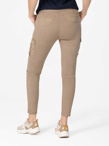 Coupe slim Pantalon cargo 'Malika' TIMEZONE en marron