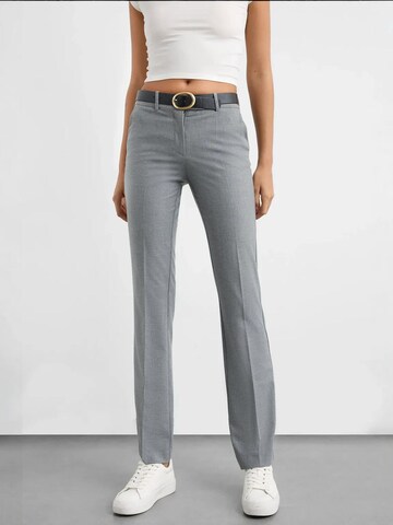 Regular Pantalon à plis Hiccup en gris : devant