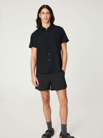 DAN FOX APPAREL Regular Fit Skjorte 'Logan' i sort