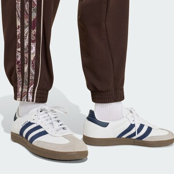 Loosefit Pantaloni 'Sst' di ADIDAS ORIGINALS in marrone