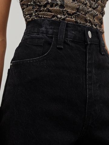 EDITED Bootcut Jeans 'Esra' i svart