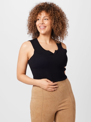 ABOUT YOU Curvy Gebreide top 'Line' in Zwart: voorkant