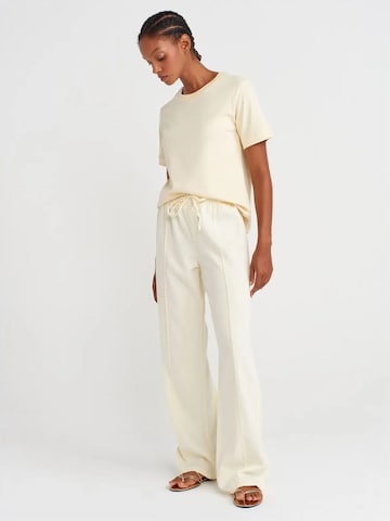 Dilvin T-Shirts in Beige