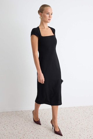 Rochie de la Trendyol pe negru