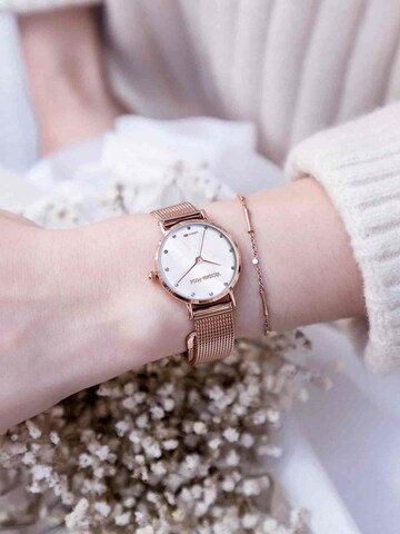 Victoria Hyde Analog Watch in Gold