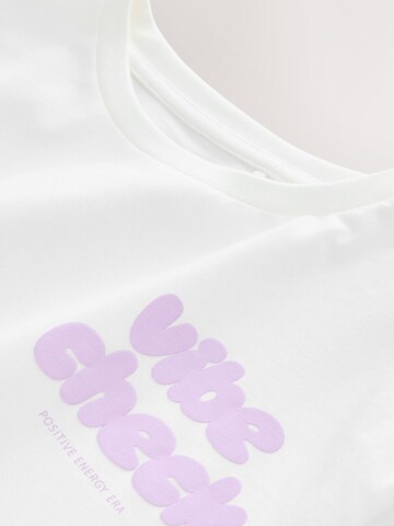 Tricou de la Next pe alb