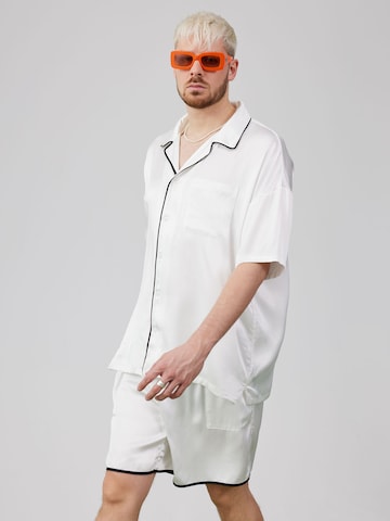 ABOUT YOU x Rewinside - Ajuste regular Camisa 'Yasin' en blanco: frente