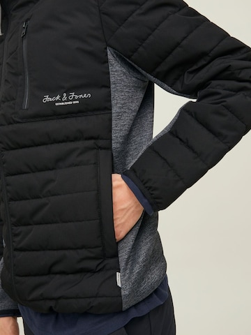 Veste mi-saison 'Berg' JACK & JONES en noir