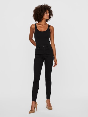 Top de la VERO MODA pe negru