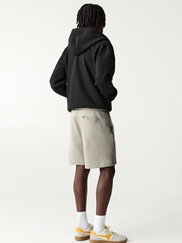 Pull&Bear Regular Housut värissä vihreä