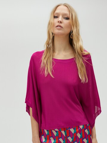 Lola Casademunt Topp i lila: framsida