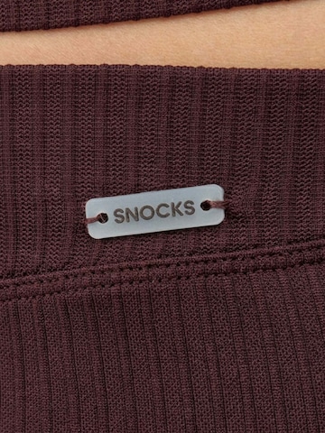 SNOCKS Slimfit Sportbroek in Rood