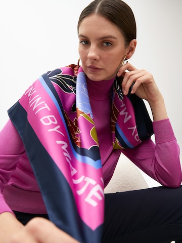 Lola Casademunt Scarf i rosa: framsida