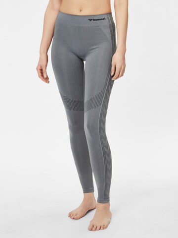 Skinny Pantaloni sportivi di Hummel in grigio: frontale