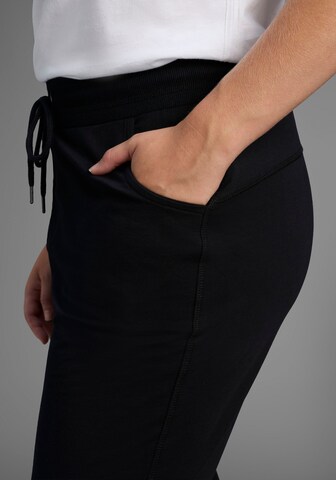 KangaROOS Tapered Workout Pants in Black