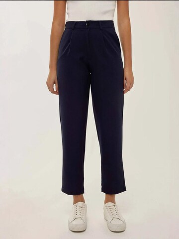 regular Pantaloni con pieghe 'Hose' di Hiccup in blu